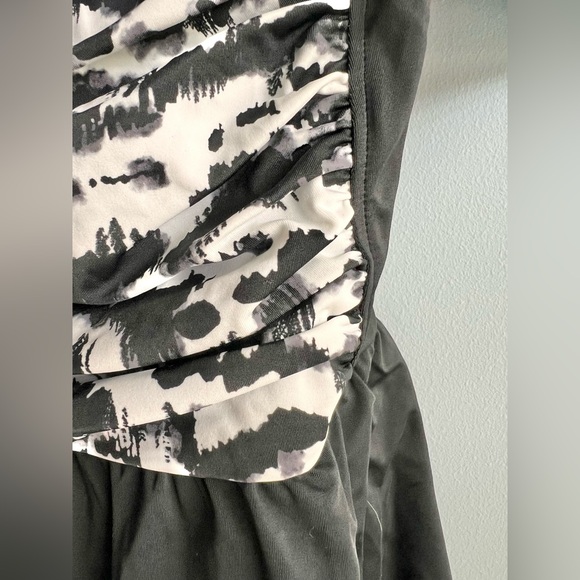 SWIM SOLUTIONS Printed Tummy-Control Twist-Bra One-Piece Swimdress - Picture 5 of 9